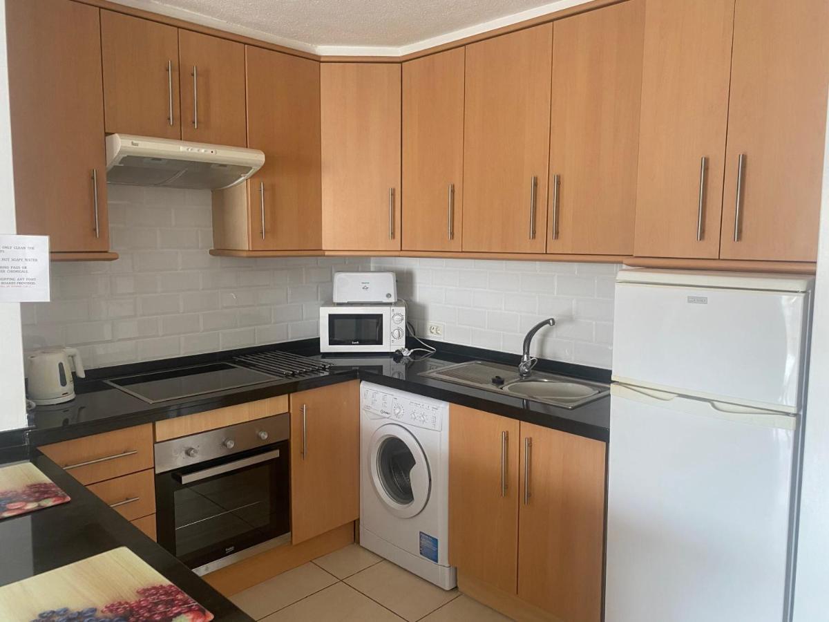 Apartments Victoria Court 1 6A2 Arona  Exterior photo